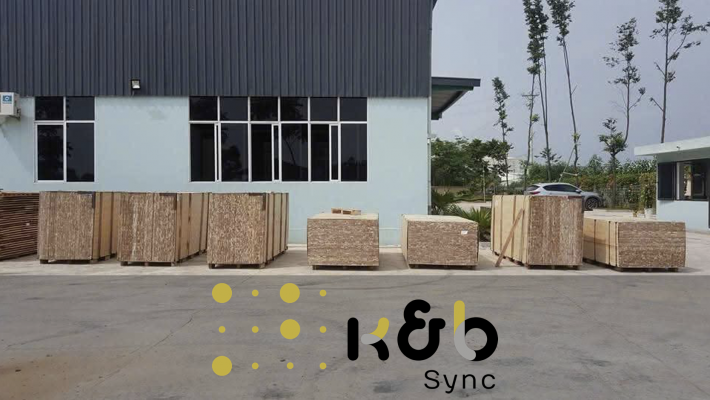 Plywood supplier Vietnam – Export-ready plywood and laminated wood panels packed for shipment at K&B Sync factory.